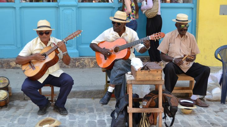 street-performers-havana-cuba