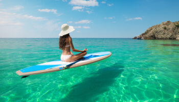 paddlboard-crystal-clear-water-aruba