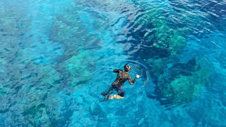 snorkel-crystal-clear-blue-ocean