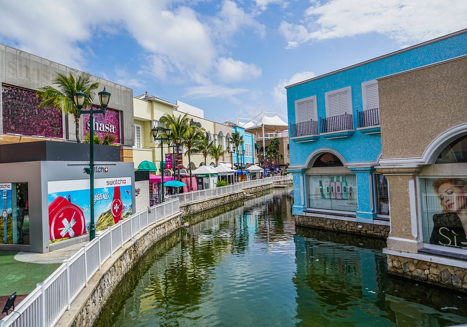 La-isla-shopping-village-in-cancun