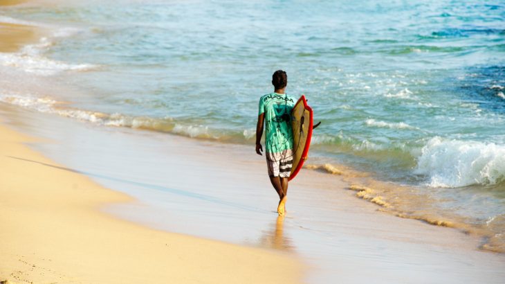 surfer-walking-by-water