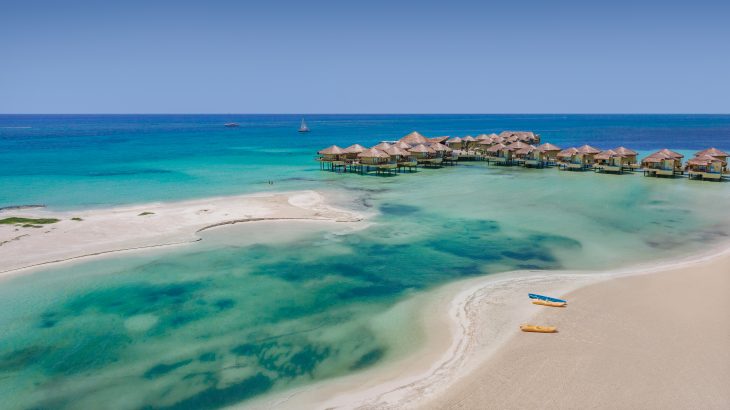 overwater-bungalows-turquoise-water