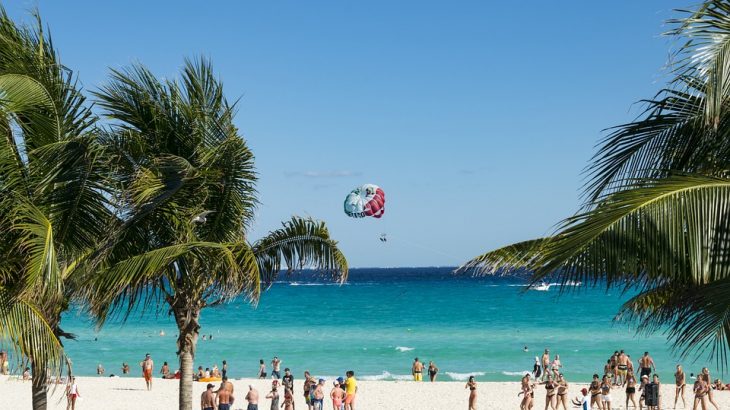 cancun-beach-parasailing-palm-trees