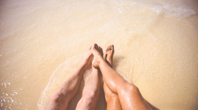 lovers-feet-touching-beach