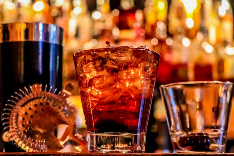 alcoholic-drink-on-bar