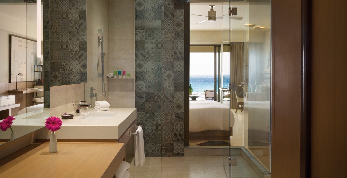 bathroom-hyatt-ziva-cancun