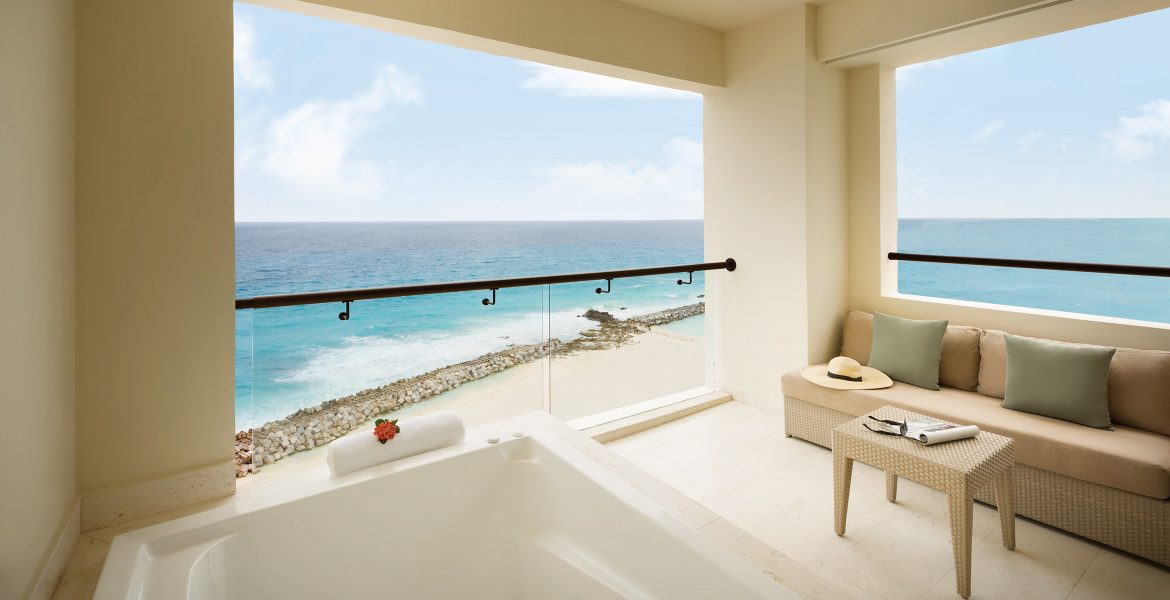 balcony-jacuzzi-hyatt-ziva-cancun