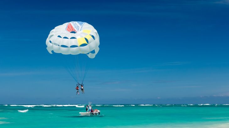 couple-parasailing-caribbean-water-dominican-republic