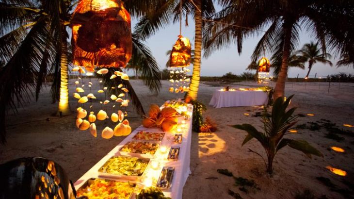 beach-reception-candles-flowers