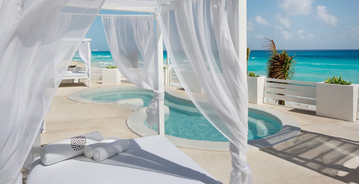 pool-cabana-oleo-cancun-resort