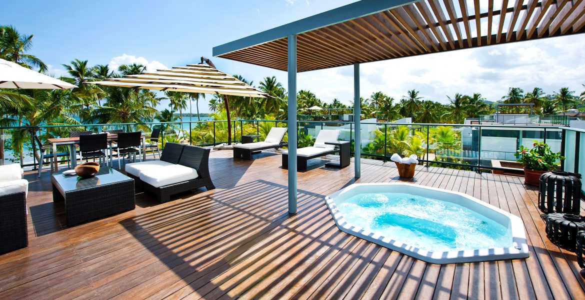 rooftop-jacuzzi-wood-floor