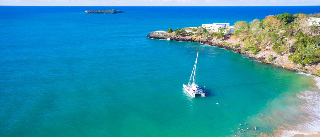 catamaran-turquoise-sea-cove