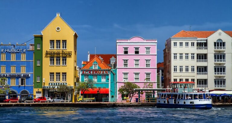 colorful-buildings-curacao