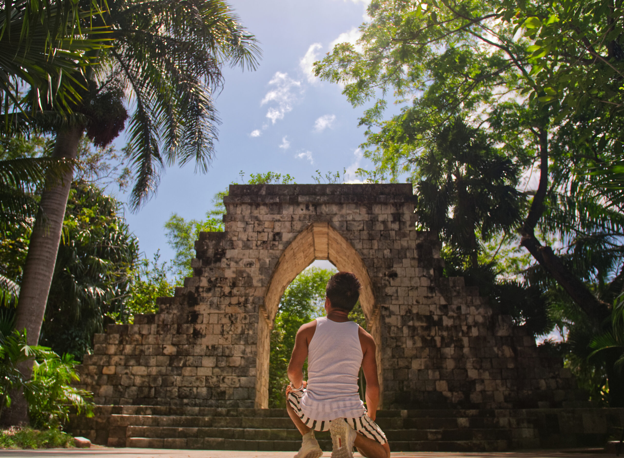 Stone slab entrance to chankanaab beach adventure park in san miguel de cozumel, quintana roo, mexico.