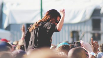 music-festival-girl-shoulders