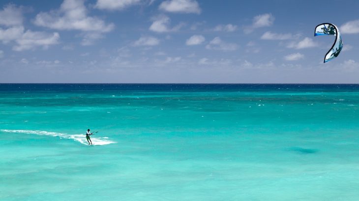 Kitesurfing-turquoise-water-caribbean