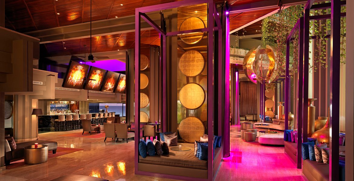 avenue-bar-pink-gold-decor-paradisus-cancun