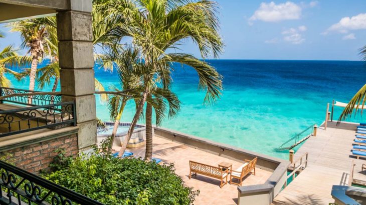 turquoise-sea-balcony-view-bellefonte-hotel-bonaire