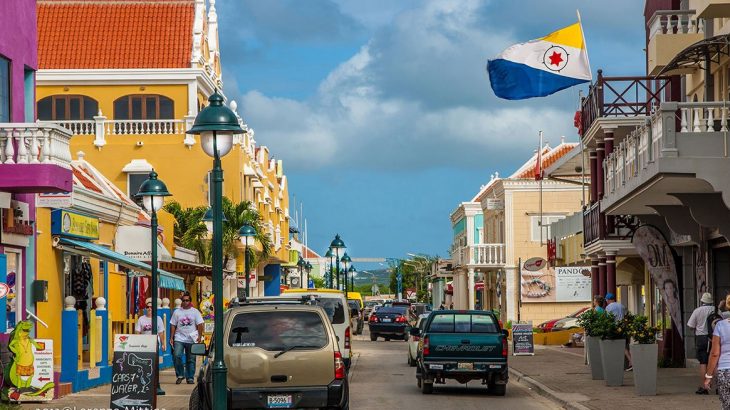 colorful-buildings-bonaire