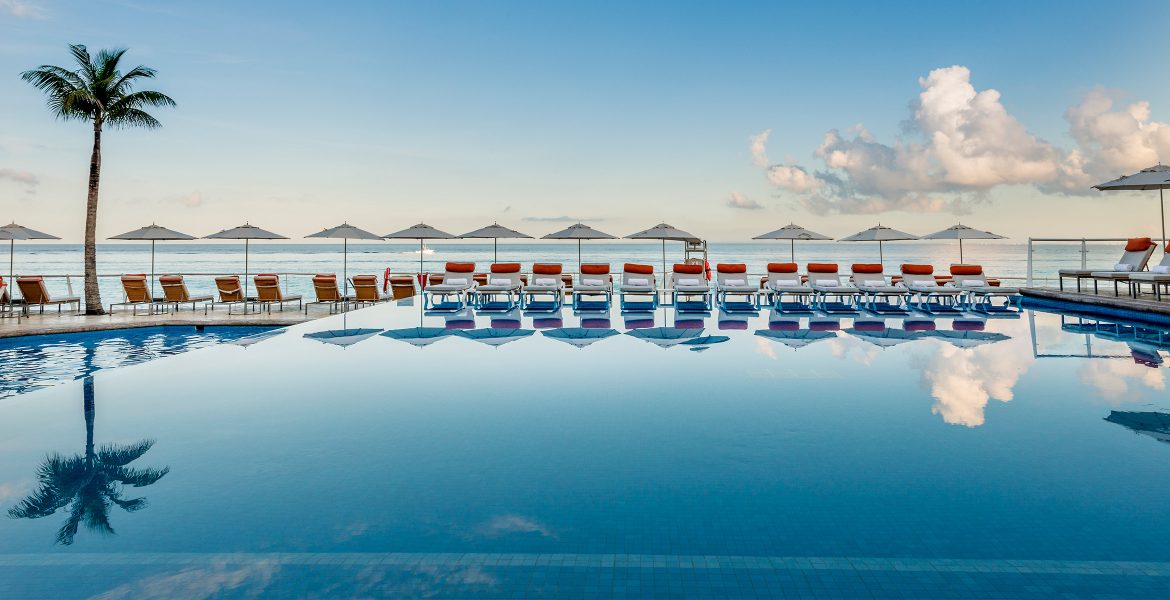 infinity-pool-cozumel-palace