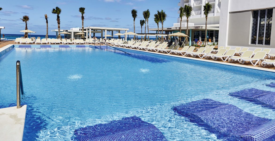 pool-riu-palace-paradise-island