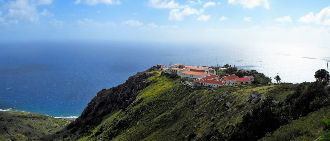 saba-island-sunny-cliff-view