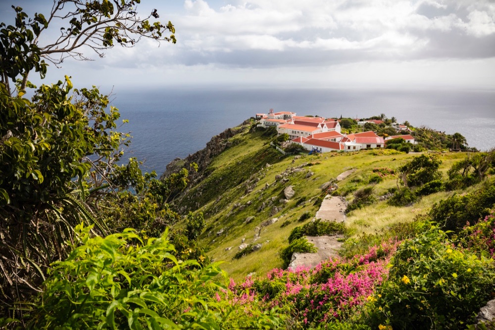 cliffs-of-saba-seaview