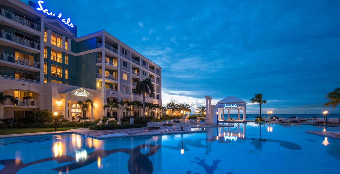 sandals-royal-bahamian-pool-sunset