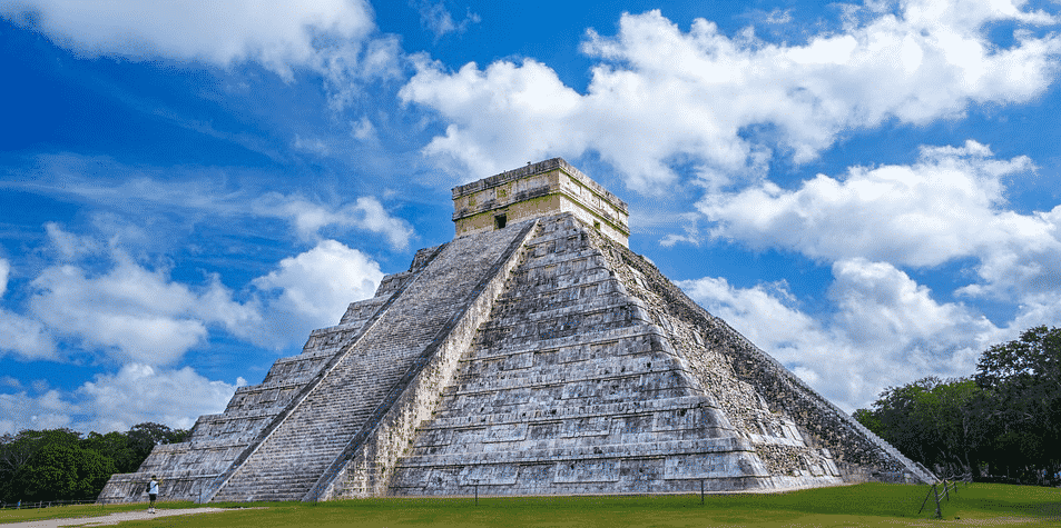 kulkukan-temple-chichen-itza-mexico