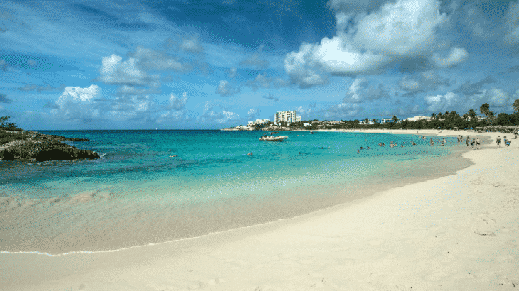 mullet-bay-beach-st-martin