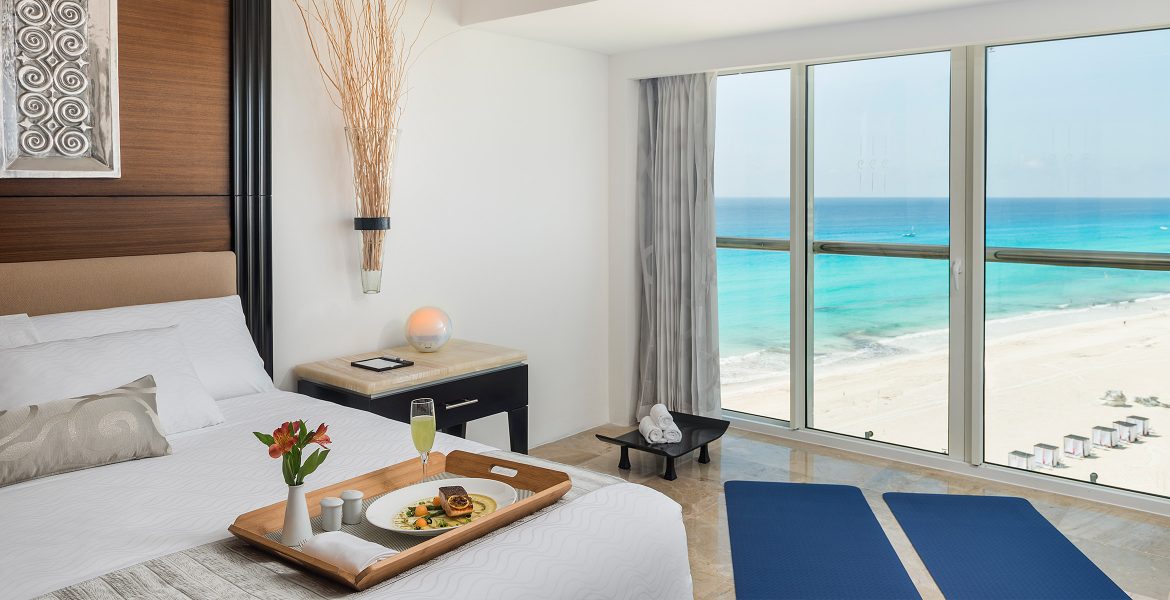 food-cocktails-bed-ocean-view-room-le-blanc-cancun
