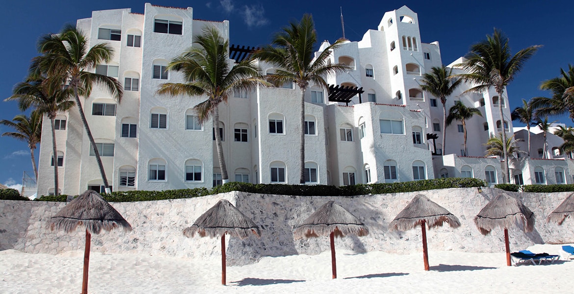 white-sand-beach-gr-caribe-solaris-resort