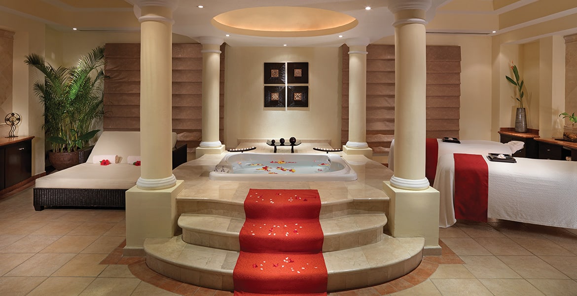 gold-suite-spa-tub-moon-palace-cancun