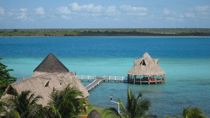 bacalar-lagoon-mexico-tiki-huts