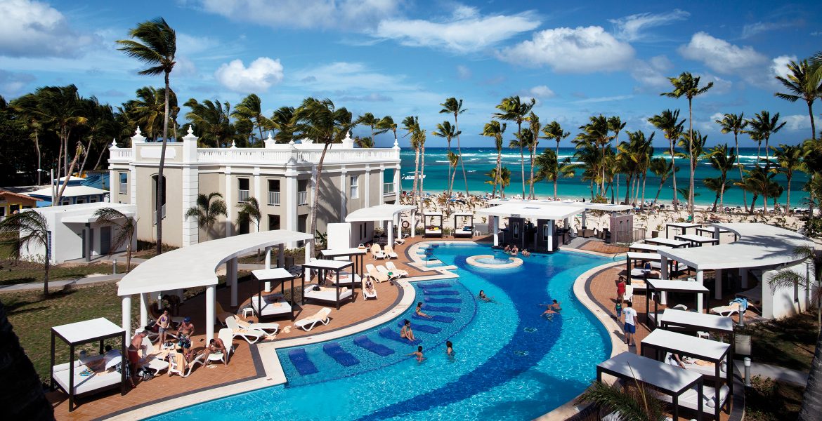 resort-pool-riu-palace-bavaro