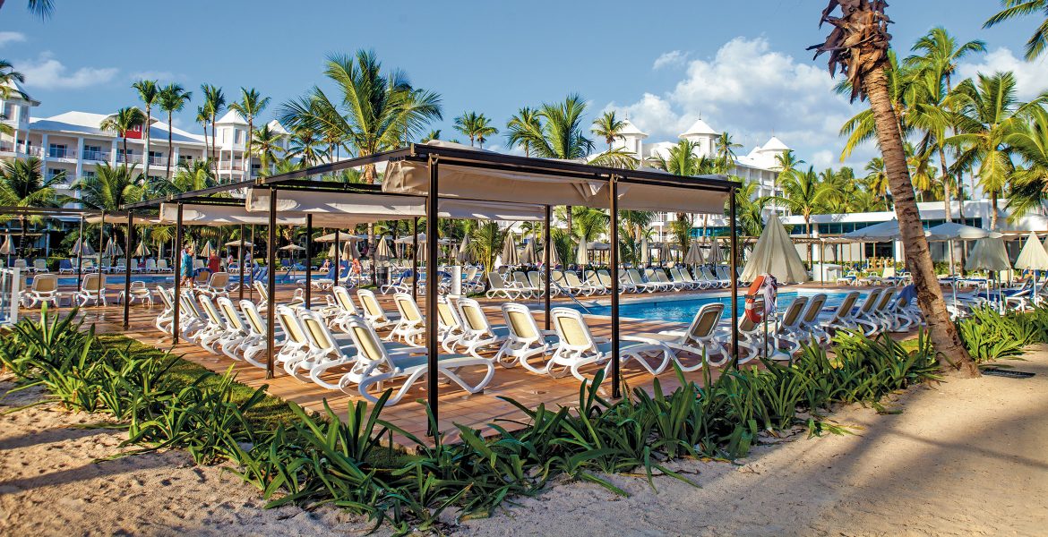 riu-macao-pool-seating