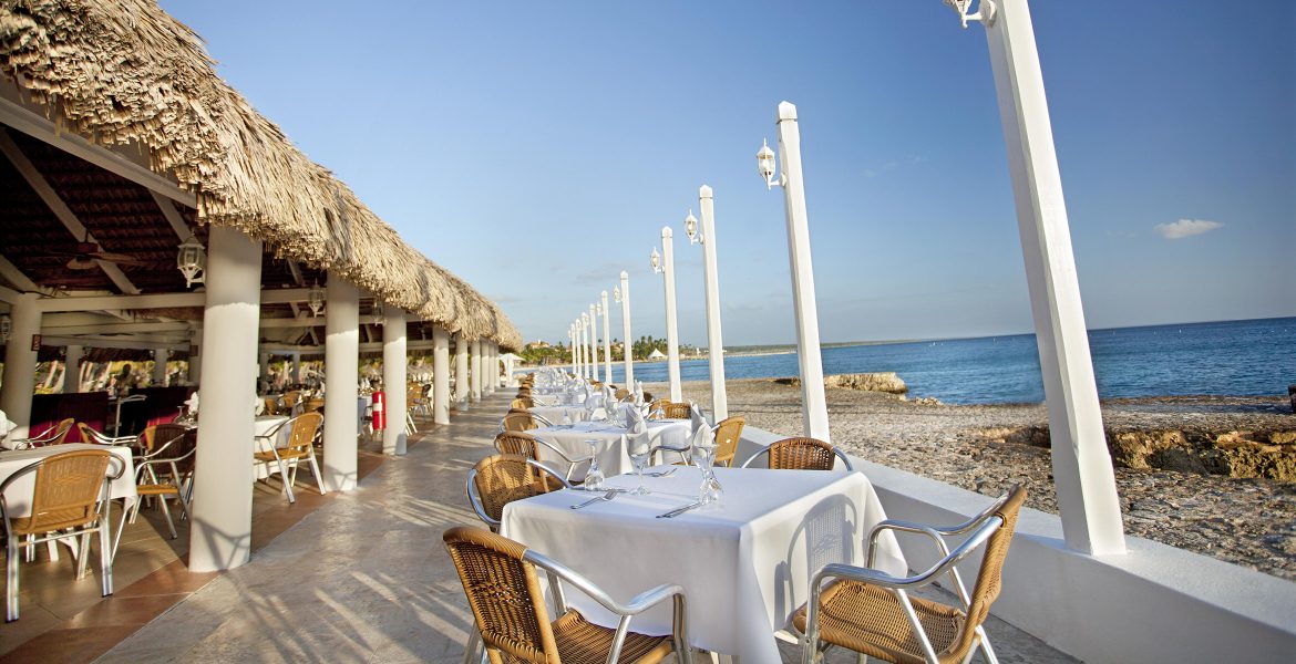 beach-dining-viva-wyndham-dominicus-beach-dominican-republic