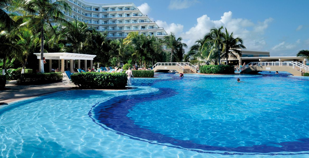hotel-riu-caribe-cancun-mexico-resort
