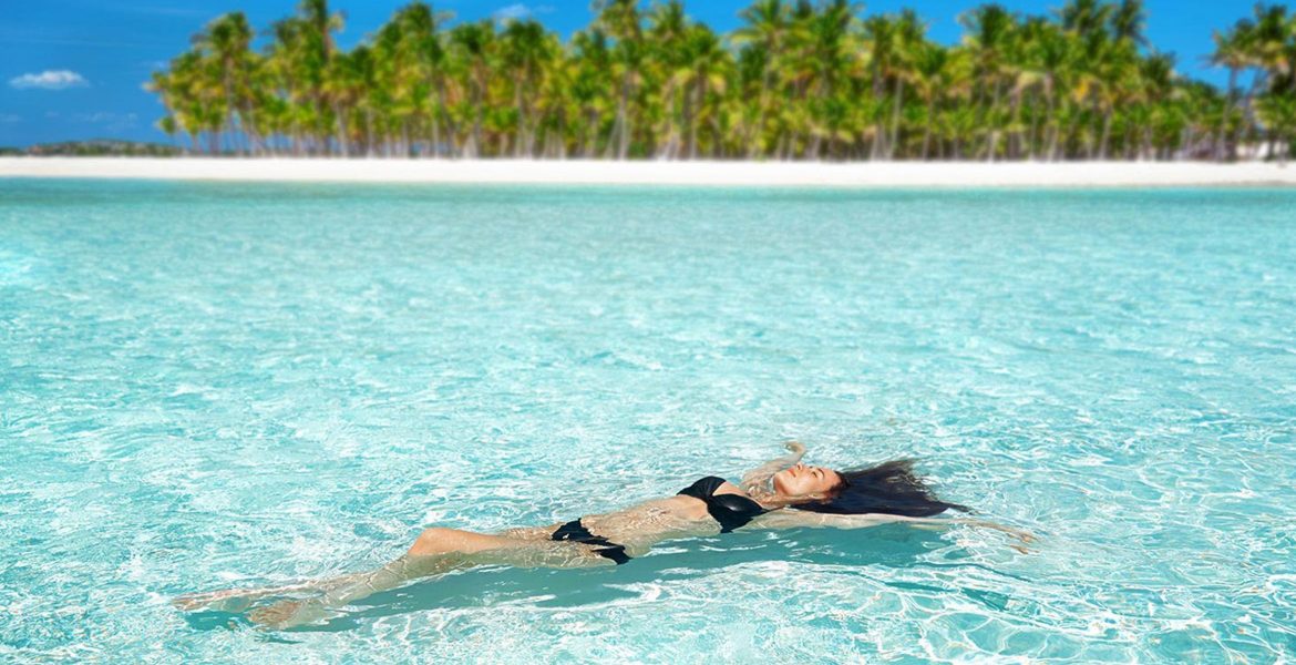 floating-crystal-clear-water-exumas