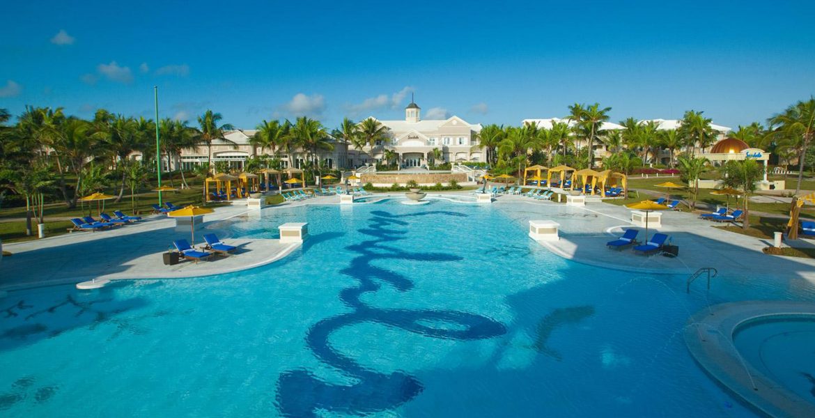 swimming-pool-sandals-emerald-bay-exumas