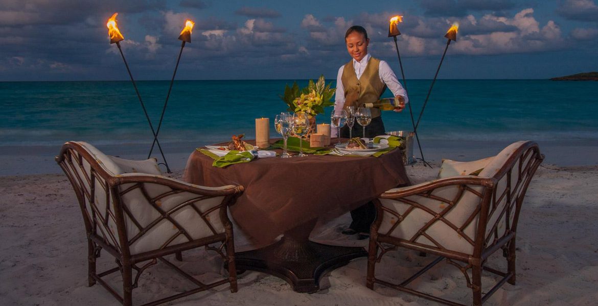 beach-dining-sandals-emerald-bay-exumas