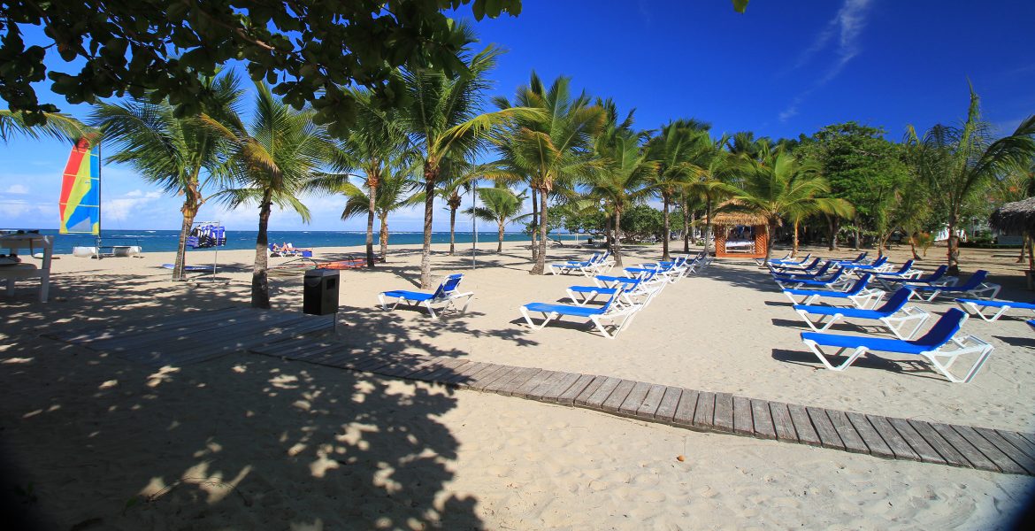 beach-chairs-viva-wyndham-v-heavens-dominican-republic