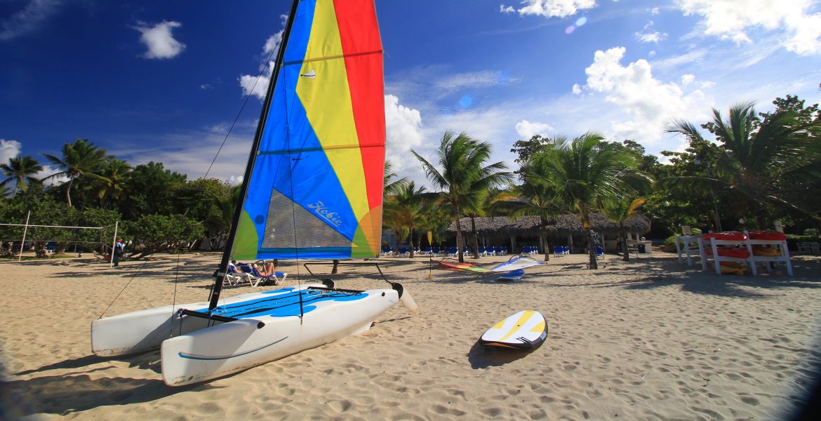 sailboat-viva-wyndham-v-heavens-dominican-republic