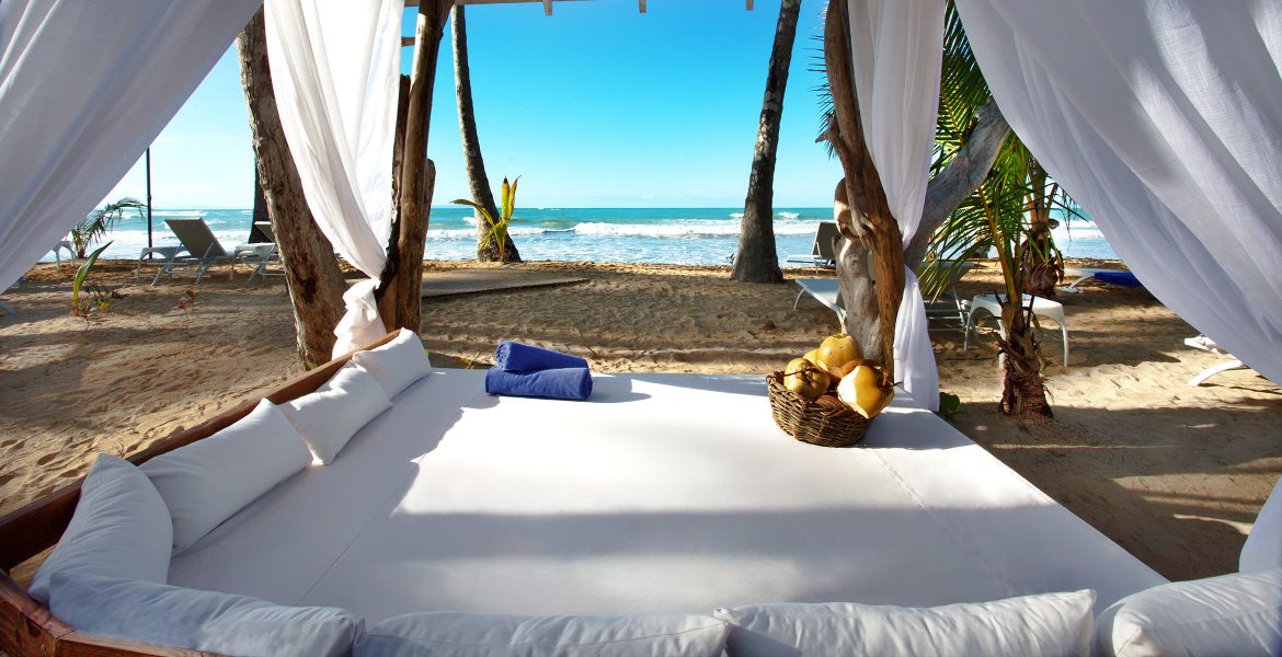 outdoor-bed-viva-wyndham-v-samana