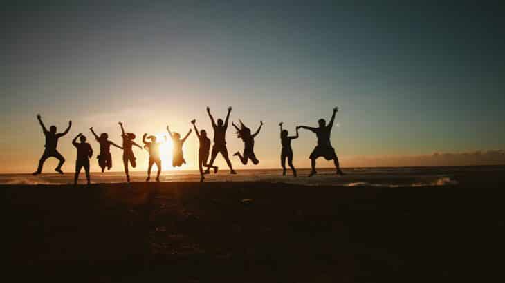 family-jumping-silhouette