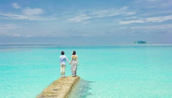 couple-honeymoon-ocean-turquoise