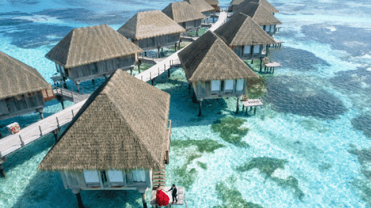 overwater-bungalow-turquoise-water-couple