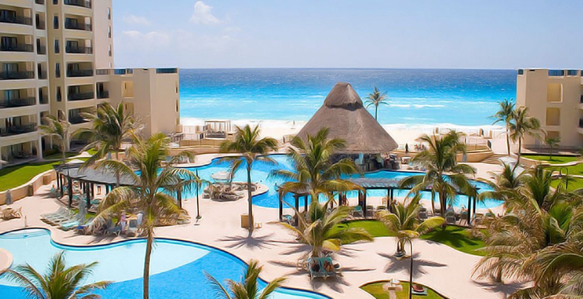 beachfront-pool-royal-sands-resort-spa-cancun