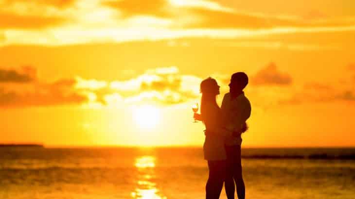 couple-beach-sunset