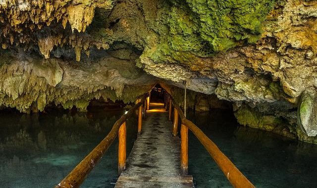 bridge-cenote-chaak-tun-playa-del-carmen-mexico